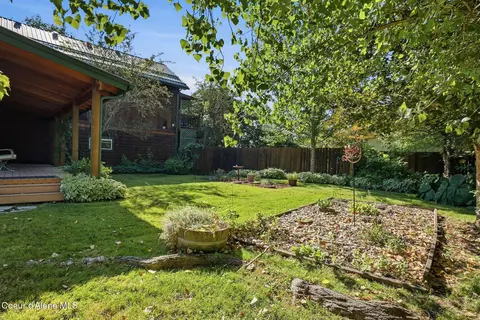 Exterior - 1601 Main St, Sandpoint, ID 83864 photo 7 of 14