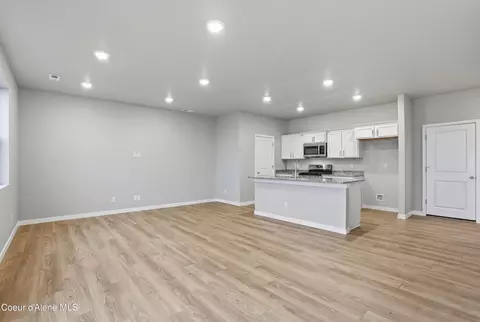 Living - 4545 E Rare Fox Ave, Post Falls, ID 83854 photo 2 of 4