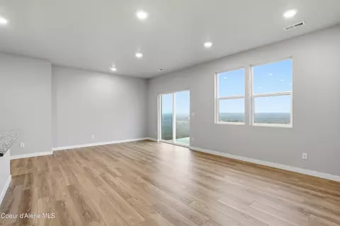 Living - 4545 E Rare Fox Ave, Post Falls, ID 83854 photo 3 of 4
