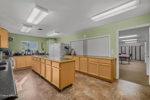 Kitchen - 19459 W Riverview Dr, Post Falls, ID 83854 photo 2 of 4