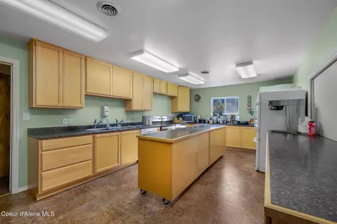 Kitchen - 19459 W Riverview Dr, Post Falls, ID 83854 photo 1 of 4