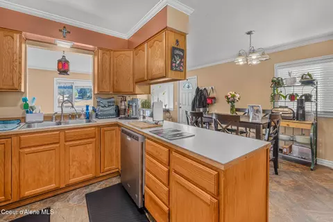 Kitchen - 19459 W Riverview Dr, Post Falls, ID 83854 photo 4 of 4