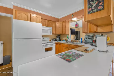 Kitchen - 19459 W Riverview Dr, Post Falls, ID 83854 photo 3 of 4