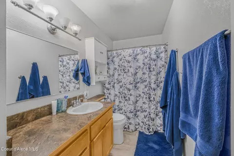 Bath - 19459 W Riverview Dr, Post Falls, ID 83854 photo 6 of 6