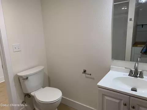 Bath - 106 Kellogg Ave, Kellogg, ID 83837 photo 2 of 5