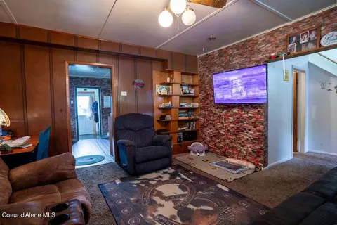 Living - 401 W Mission Ave, Kellogg, ID 83837 photo 1 of 2