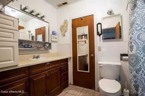 Bath - 401 W Mission Ave, Kellogg, ID 83837 photo 1 of 1