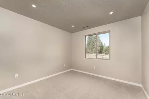 Bedroom - B1l1 Sylvan Rd, Athol, ID 83801 photo 3 of 6