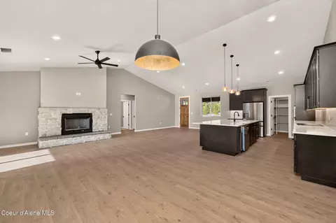 Living - B1l1 Sylvan Rd, Athol, ID 83801 photo 3 of 4