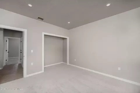 Bedroom - B1l1 Sylvan Rd, Athol, ID 83801 photo 4 of 6