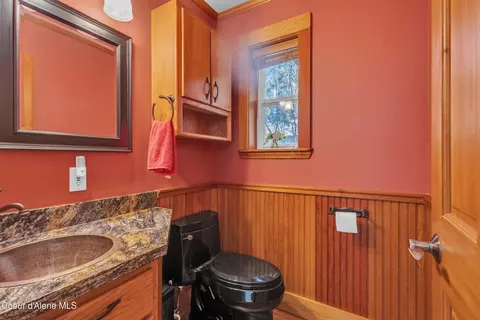 Bath - 428 E Beachhouse Ln, Harrison, ID 83833 photo 3 of 5