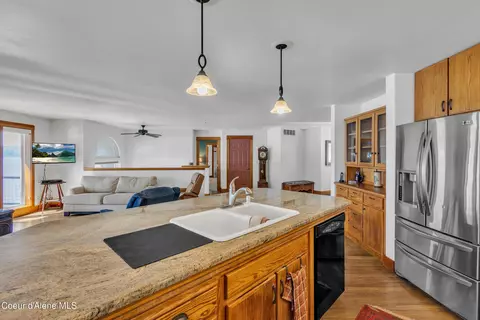 Kitchen - 428 E Beachhouse Ln, Harrison, ID 83833 photo 3 of 4