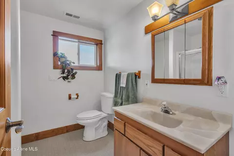 Bath - 428 E Beachhouse Ln, Harrison, ID 83833 photo 5 of 5