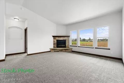 Living - 1139 Jersey St, Sandpoint, ID 83864 photo 2 of 6