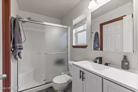 Bath - 2675 N Sparrow Loop, Post Falls, ID 83854 photo 2 of 4