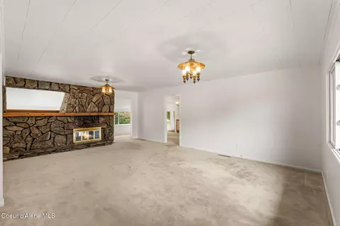 Living - 1202 Birch St, Sandpoint, ID 83864 photo 7 of 11