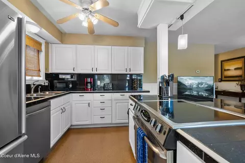 Kitchen - 720 N 3rd Ave #5, Sandpoint, ID 83864 photo 3 of 5