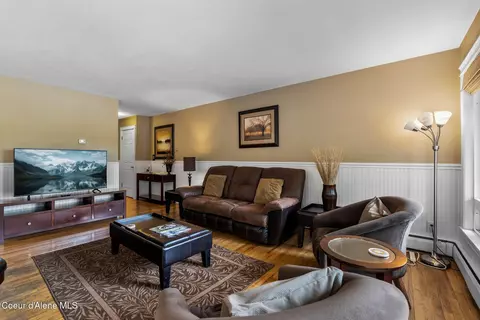 Living - 720 N 3rd Ave #5, Sandpoint, ID 83864 photo 2 of 5