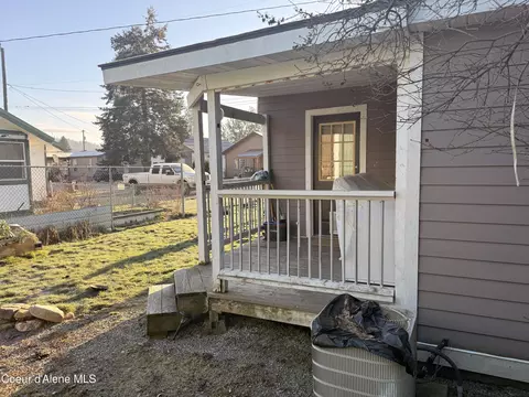 Exterior - 208 S 6th St, Pinehurst, ID 83850 photo 3 of 6