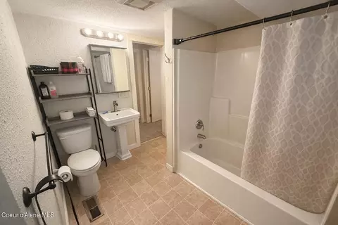 Bath - 208 S 6th St, Pinehurst, ID 83850 photo 1 of 2