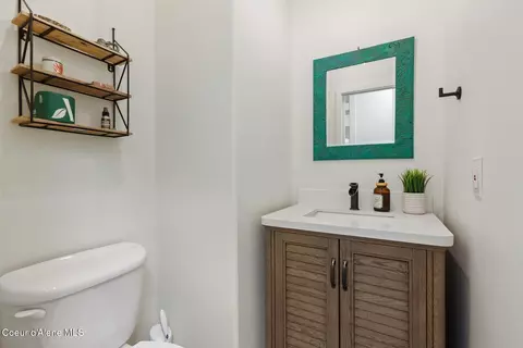 Bath - 5326 E Shoreline Dr, Post Falls, ID 83854 photo 3 of 5