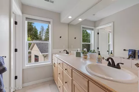 Bath - 5326 E Shoreline Dr, Post Falls, ID 83854 photo 4 of 5
