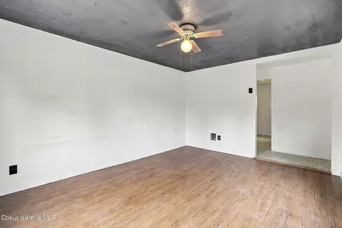 Living - 660 Maple Ave, Priest River, ID 83856 photo 1 of 3