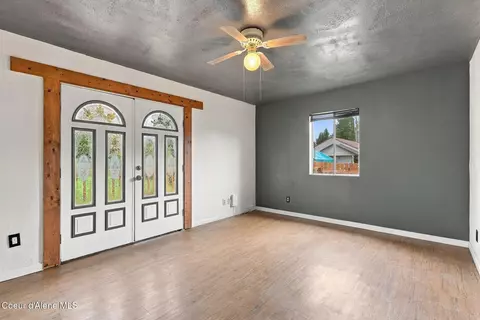 Living - 660 Maple Ave, Priest River, ID 83856 photo 3 of 3