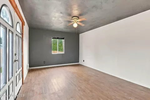 Living - 660 Maple Ave, Priest River, ID 83856 photo 2 of 3