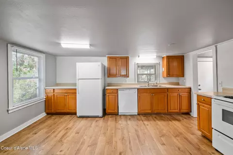 Kitchen - 4513 E 3rd Ave, Spokane Valley, WA 99212 photo 1 of 2