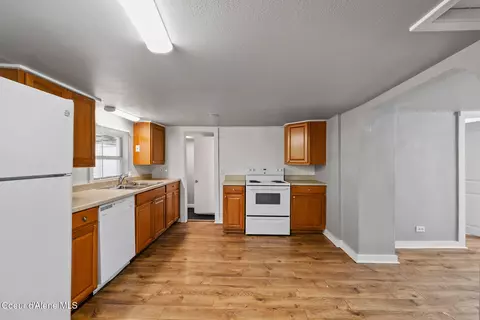 Kitchen - 4513 E 3rd Ave, Spokane Valley, WA 99212 photo 2 of 2
