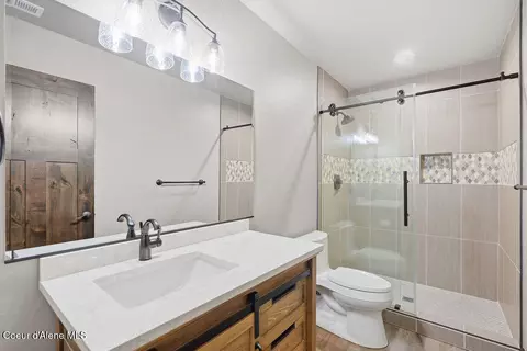 Bath - 11614 N Waterford Loop, Hauser, ID 83854 photo 2 of 2