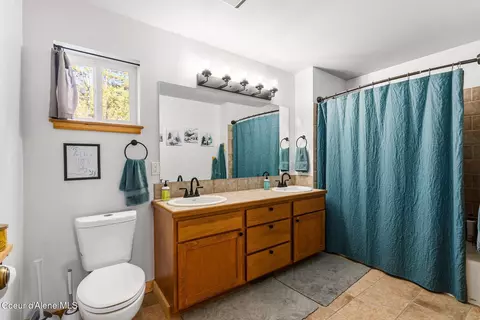 Bath - 5840 Sagle Rd, Sagle, ID 83860 photo 2 of 3