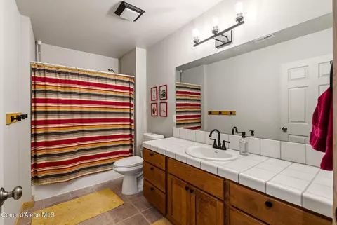 Bath - 5840 Sagle Rd, Sagle, ID 83860 photo 1 of 3