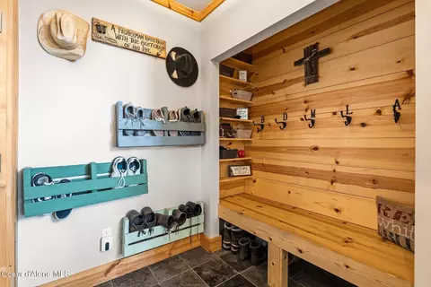 Entry Way - 5840 Sagle Rd, Sagle, ID 83860 photo 1 of 3