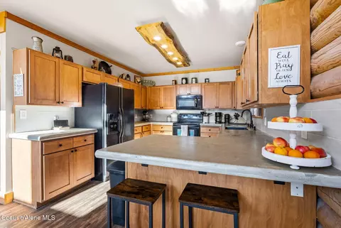 Kitchen - 5840 Sagle Rd, Sagle, ID 83860 photo 2 of 2