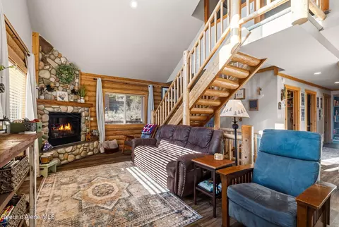 Living - 5840 Sagle Rd, Sagle, ID 83860 photo 2 of 3