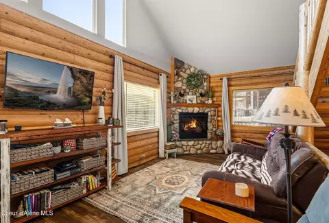 Living - 5840 Sagle Rd, Sagle, ID 83860 photo 1 of 3