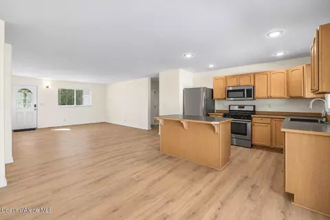 Living - 414 Louis Ln, Sandpoint, ID 83864 photo 2 of 3
