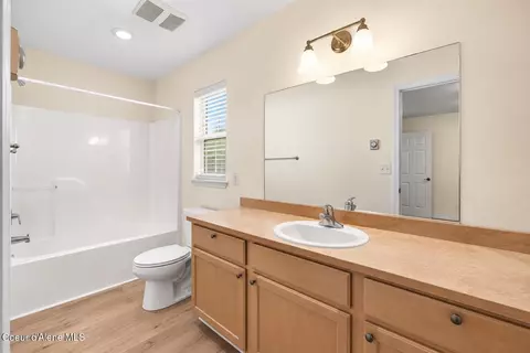 Bath - 414 Louis Ln, Sandpoint, ID 83864 photo 1 of 2