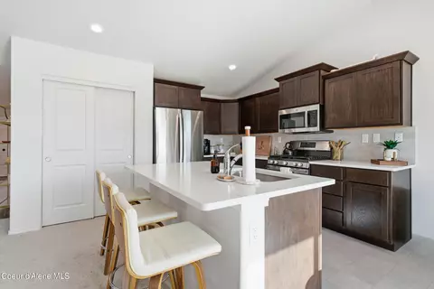 Kitchen - 16161 N Hadley Loop, Rathdrum, ID 83858 photo 3 of 4