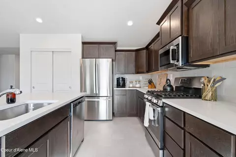 Kitchen - 16161 N Hadley Loop, Rathdrum, ID 83858 photo 4 of 4