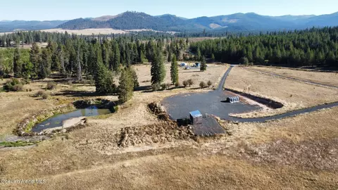 109 Liberty Ln, Santa, ID 83866