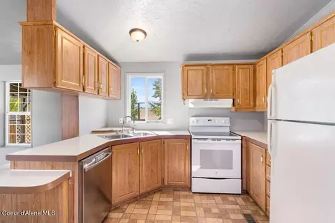 Kitchen - 8581 N Angelica Ln, Post Falls, ID 83854 photo 2 of 2