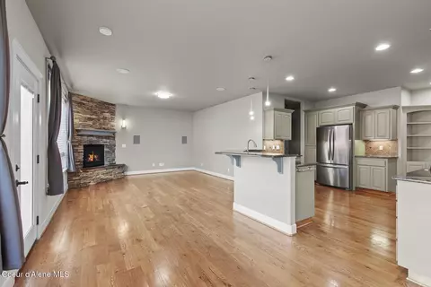 Living - 755 N Coles Loop, Post Falls, ID 83854 photo 4 of 10