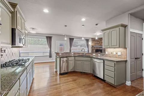 Kitchen - 755 N Coles Loop, Post Falls, ID 83854 photo 3 of 3