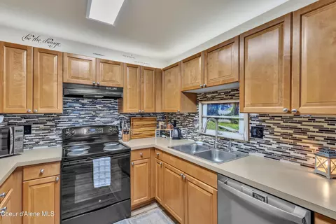 Kitchen - 322 N Promenade Loop #108, Post Falls, ID 83854 photo 3 of 5