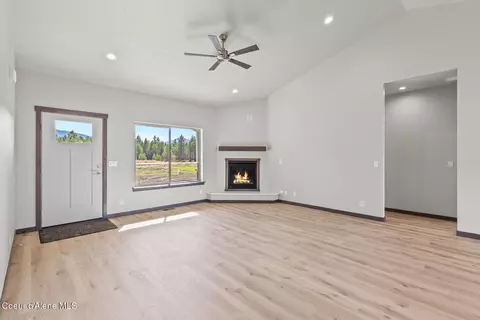 Living - 26893 Asulkan St, Athol, ID 83801 photo 2 of 4