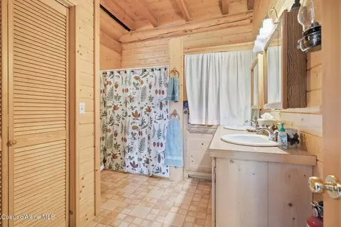 Bath - 195 Twilight Ln, Sandpoint, ID 83864 photo 1 of 1