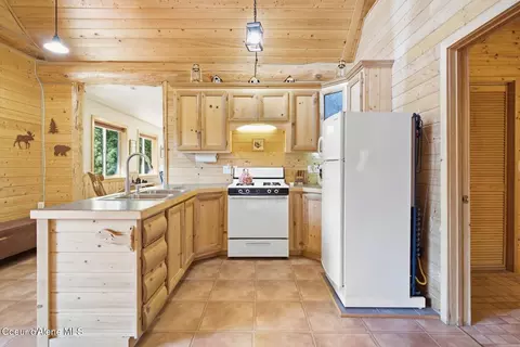 Kitchen - 195 Twilight Ln, Sandpoint, ID 83864 photo 2 of 3
